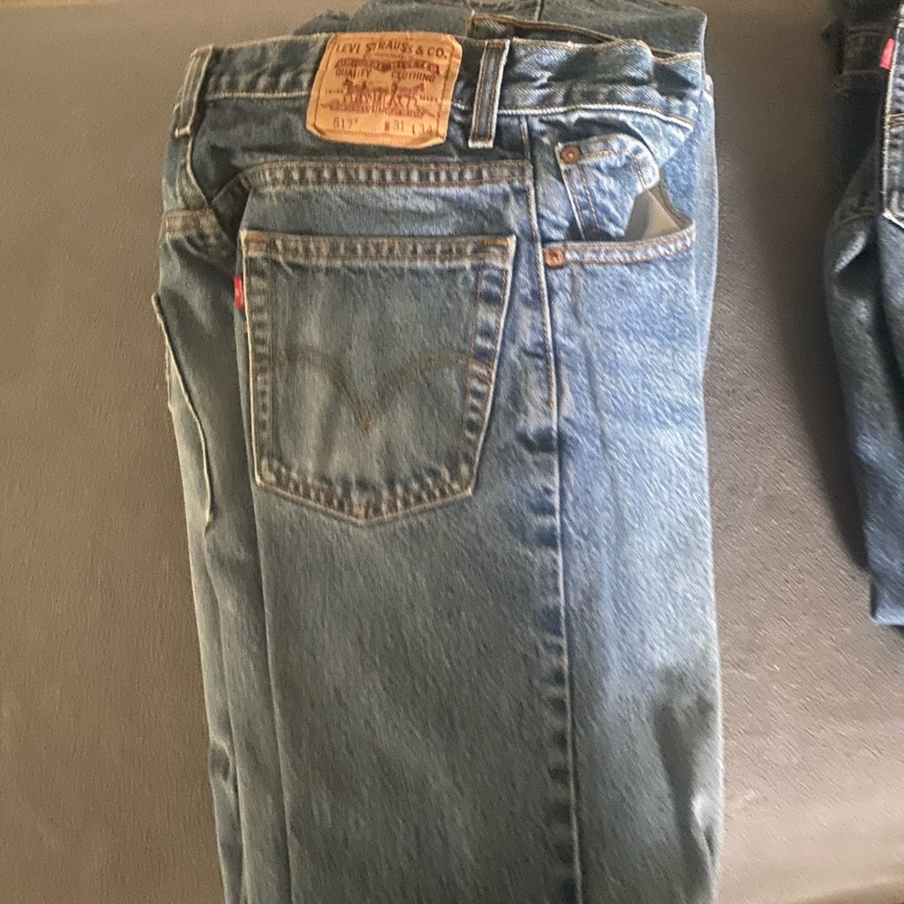 4 pairs of men Levi’s.